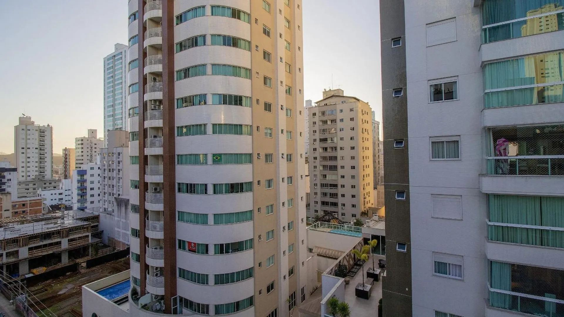 Dge92 - Elegante, 2 Dorm, Churrasqueira Na Sacada Balneário Camboriú